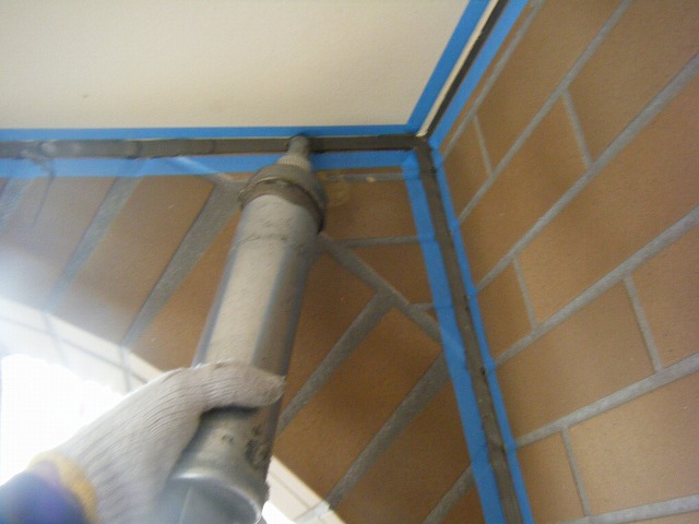 名古屋市名東区でサイディングのシーリング交換工事、経年劣化は雨漏り被害に直結するため早めの交換検討を！